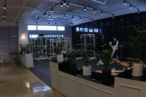 무드있는 프리웨이트존 프리미엄 헬스장 인테리어